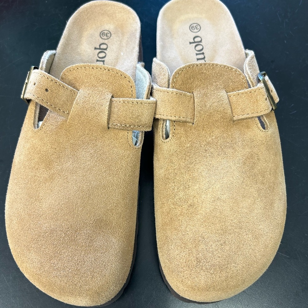 Gorgeous, Qomfort genuine suede clogs❤️